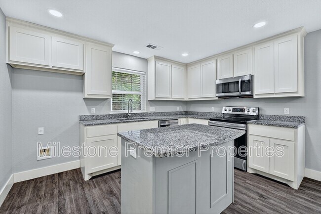 Building Photo - 701 S Binkley St