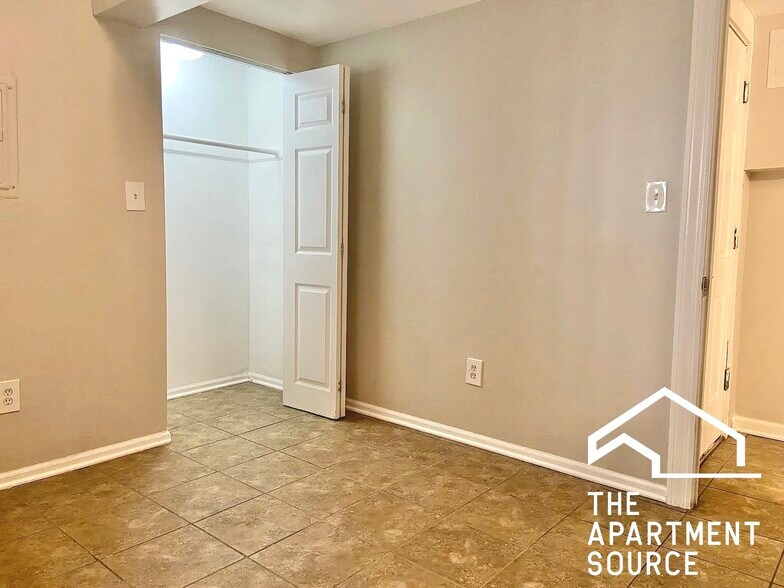 Building Photo - 4011 S Calumet Ave