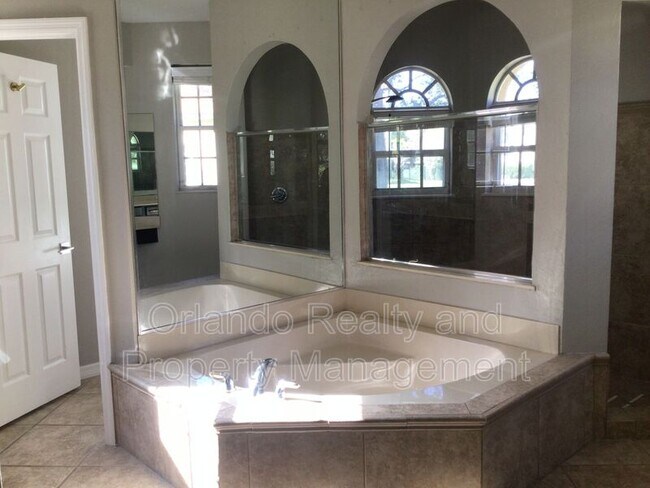 Building Photo - 2533 Ridgewind Way