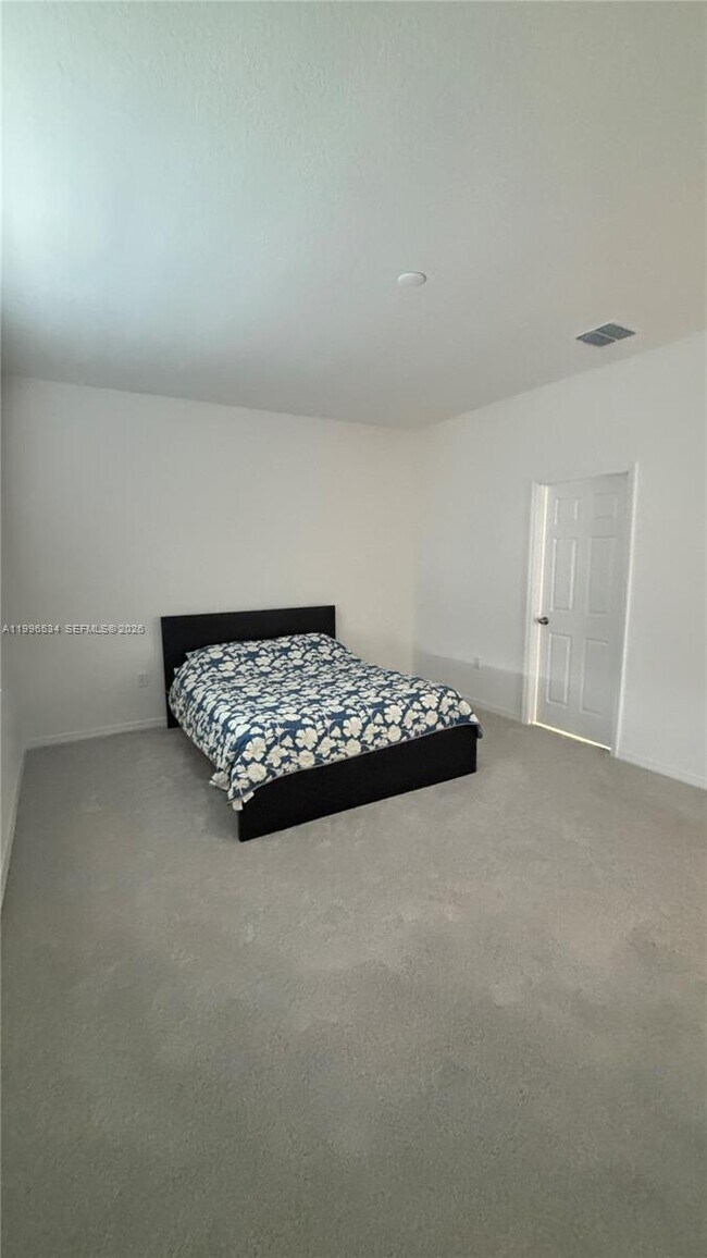 Building Photo - 219 Bottle Brush Dr