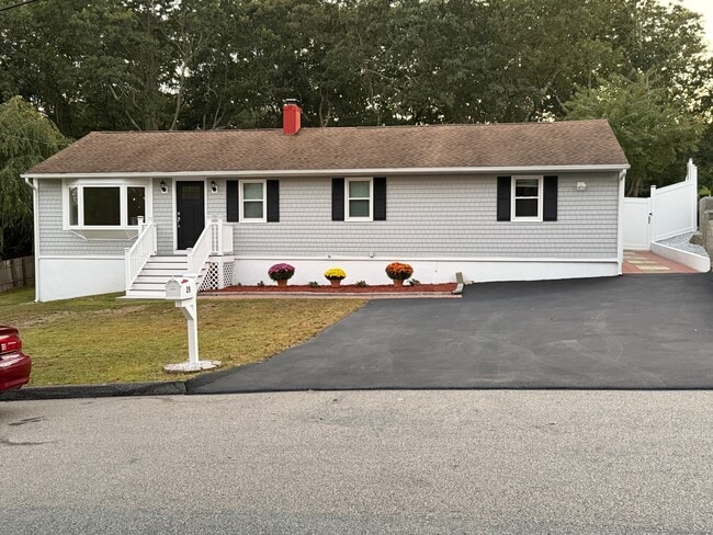 Building Photo - 29 Blueberry Hill Rd