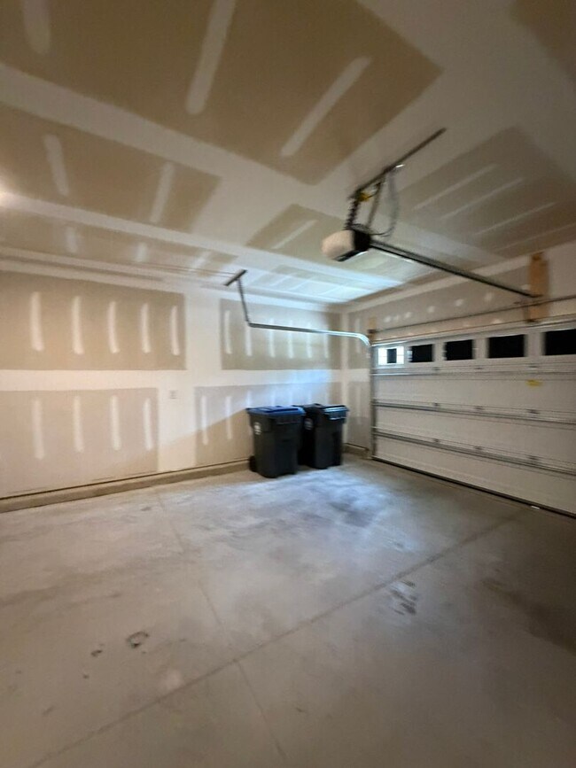 Building Photo - 908 Stevens St