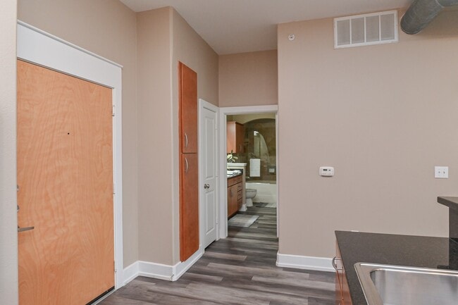 Building Photo - 1901 Post Oak Blvd