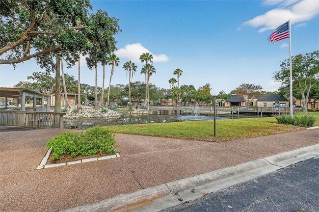 Building Photo - 145 Lake Shore Dr