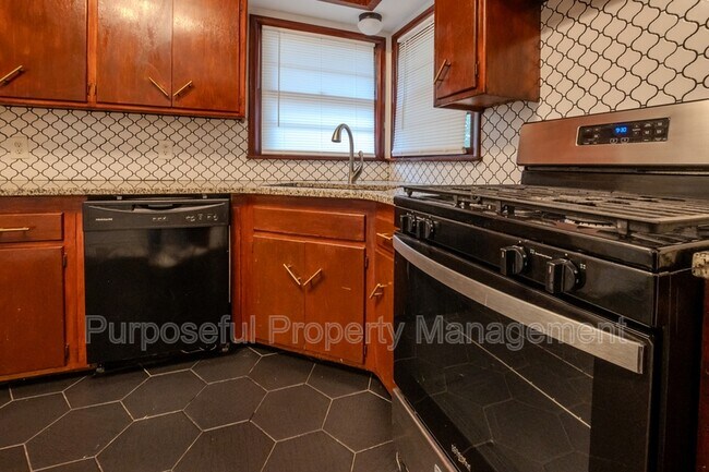 Building Photo - 616 E Bouse Dr
