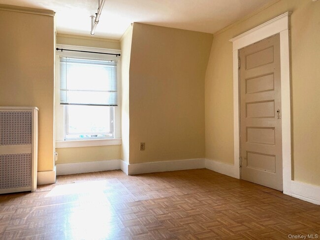 Building Photo - 15 Woodcrest Ave