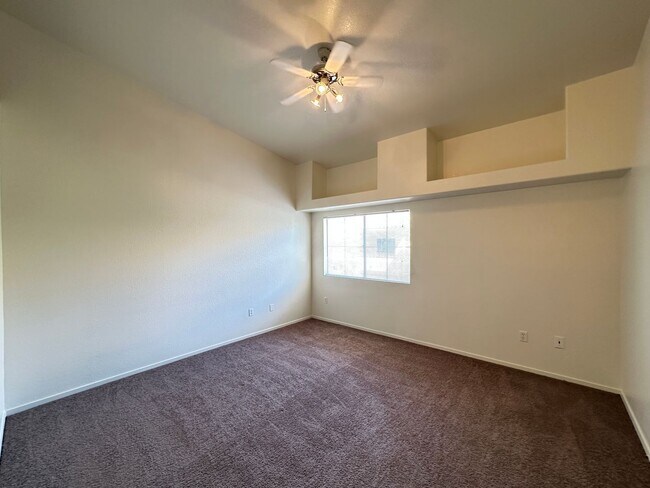 Building Photo - Silver Pines