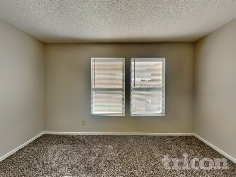 Building Photo - 2168 Olympia Dr