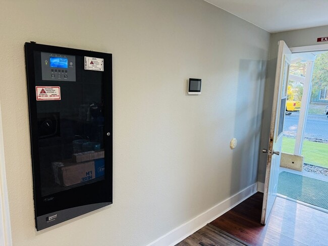 Building Photo - West End Location, Perfect for Daycare Center or Group Home