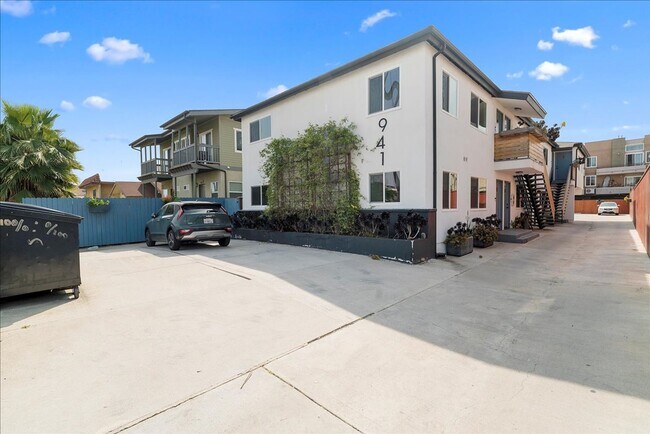 Building Photo - 941 Normandie Ave