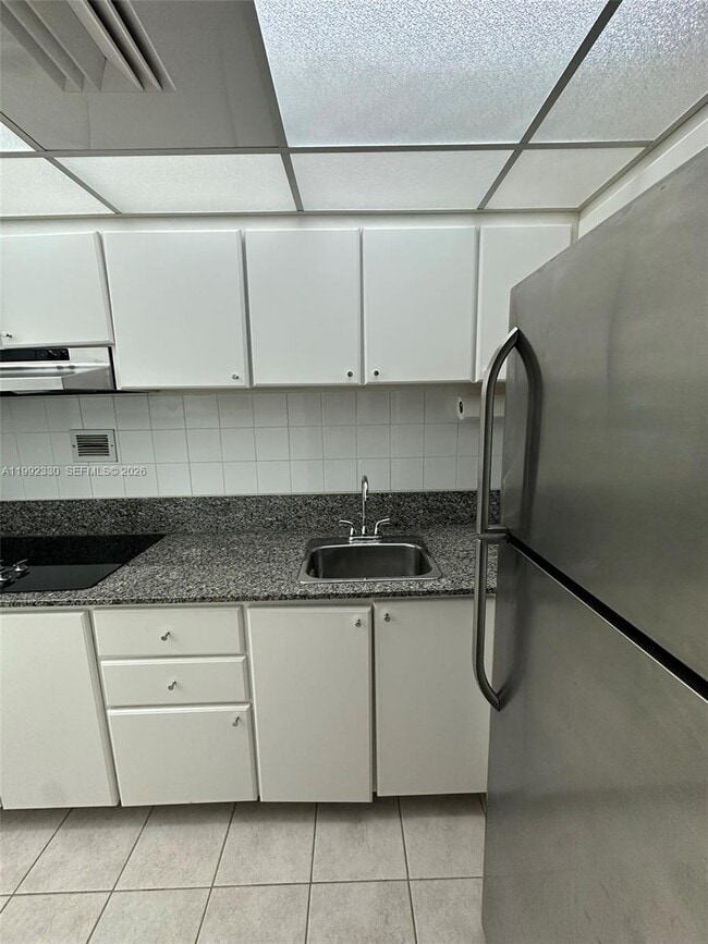 Building Photo - 1000 West Ave