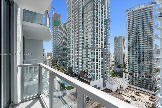Building Photo - 1060 Brickell Ave