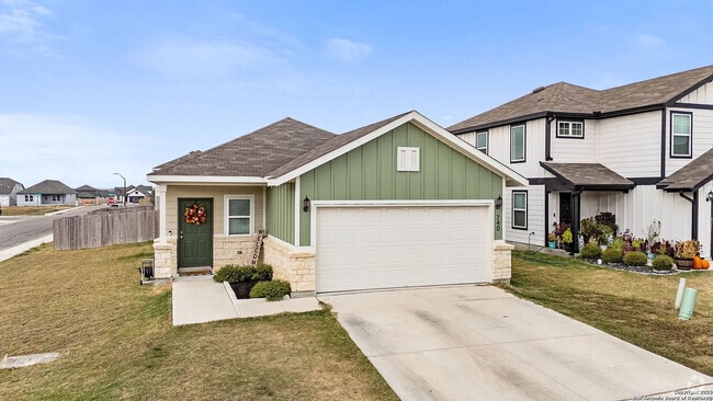 Building Photo - 740 Sweetgrass