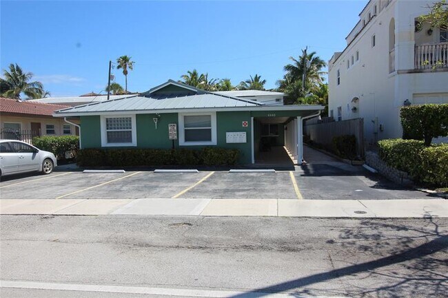 Building Photo - 4440 Bougainvilla Dr