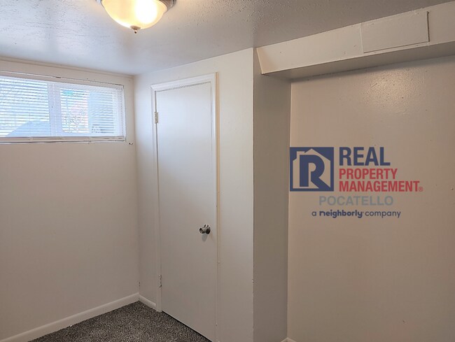 Building Photo - 355 S Hayes Ave