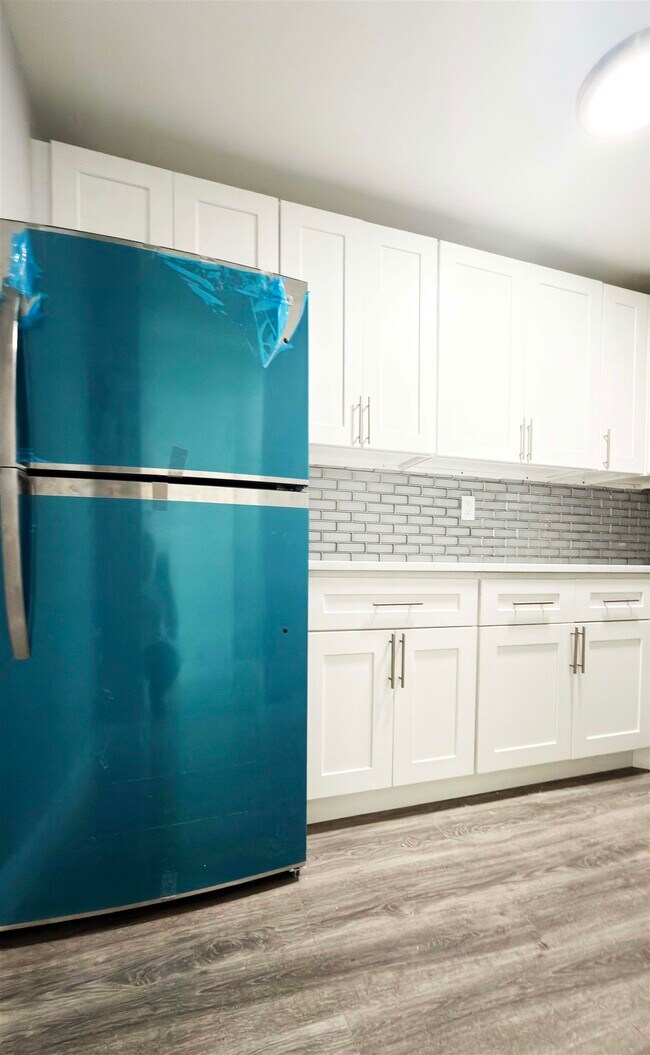 Building Photo - 552 38th St