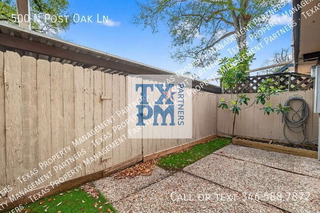 Building Photo - 500 N Post Oak Ln