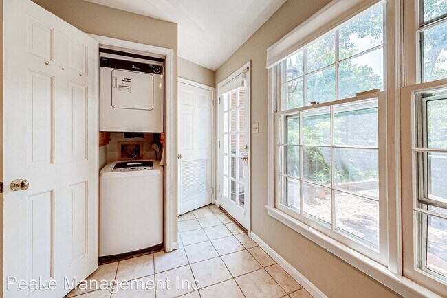 Building Photo - 2 br, 2.5 bath House - 419 S. Columbus St.