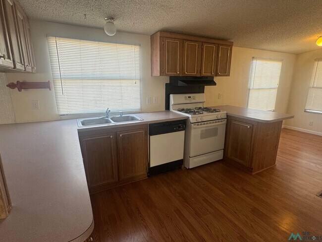 Building Photo - 903 Beckett Ave