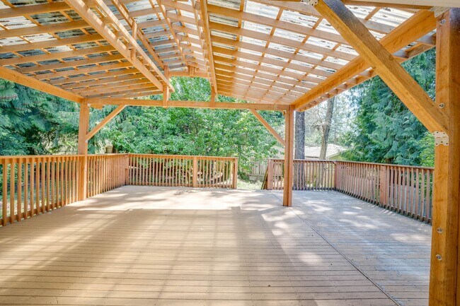 Building Photo - 2-Story, 4 Bedroom 3 Bath in Shoreline!  $3,800.00/mo.