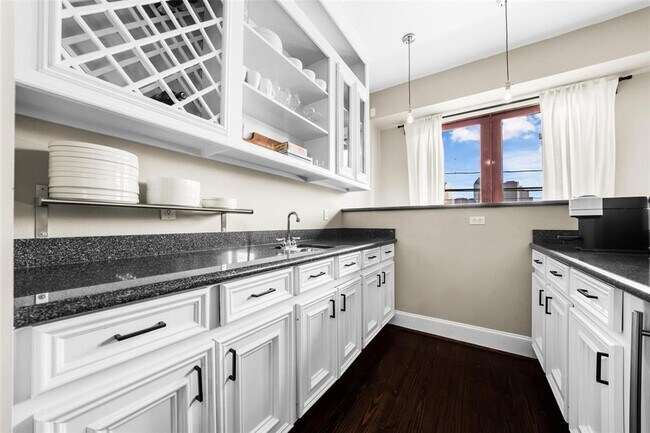 Building Photo - 1308 Dart St