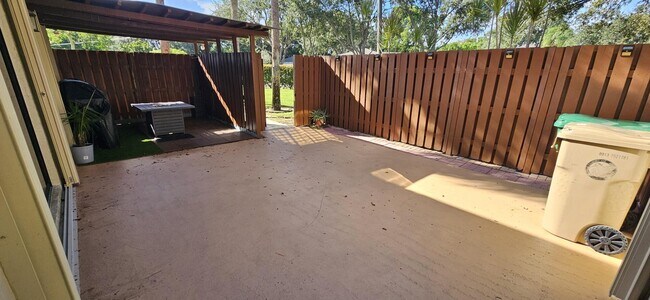 Building Photo - 11865 SW 11th Ct