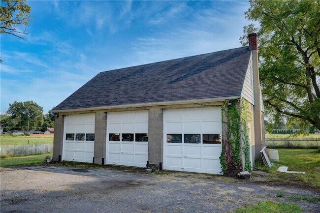 Building Photo - 981 Latta Rd