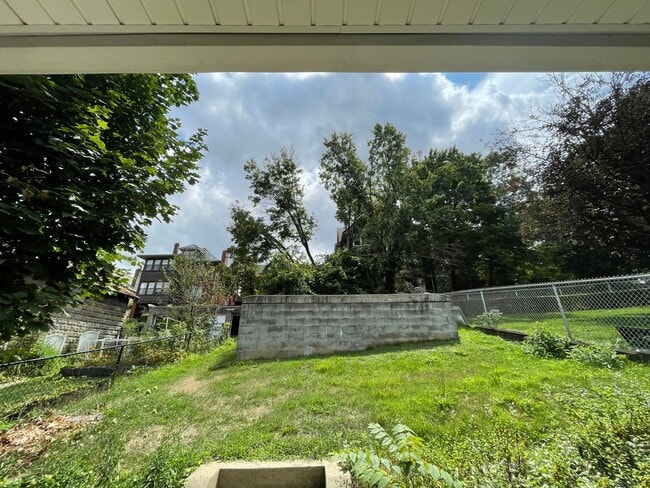 Building Photo - Available April 2026 - 2 Bedroom Home in Dormont w/ Central AC and Off-Street Parking Pad!