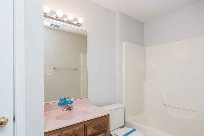 Building Photo - 8541 Highland Glen Cir S