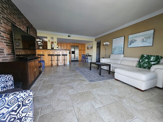 Building Photo - 2900 NE 30th St