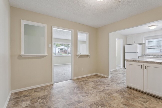 Building Photo - 4BR | 2 Full Baths | Downtown Newport News