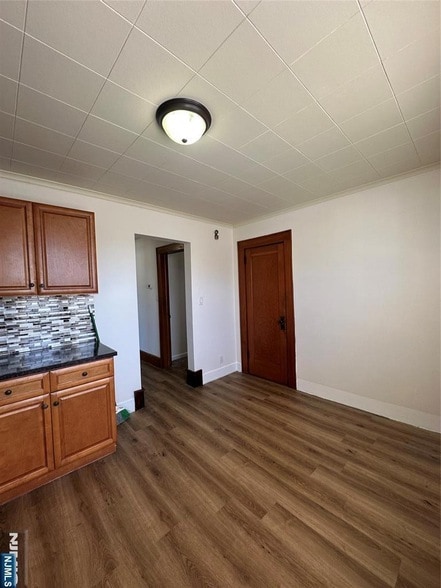 Building Photo - 60 Chamberlain Ave