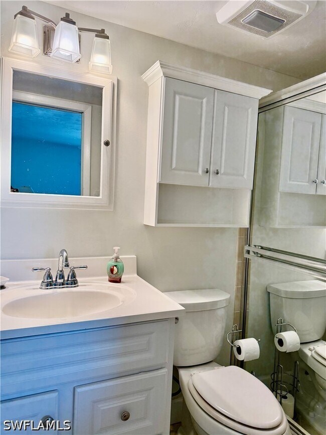 Building Photo - 3605 Boca Ciega Dr