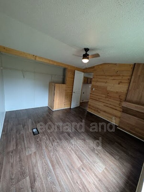 Building Photo - 515 Orme Ave