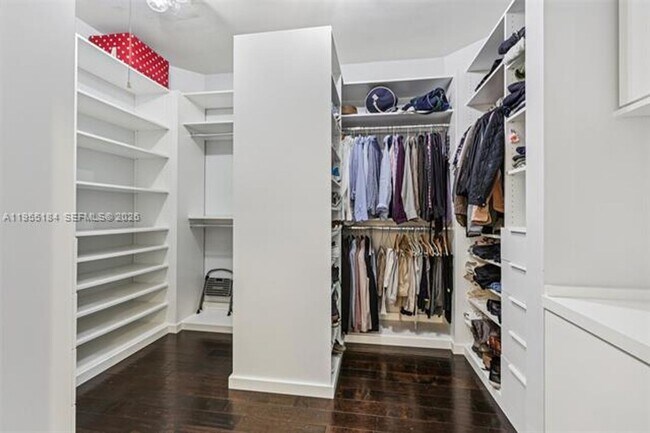 Building Photo - 34 SW 22nd Rd