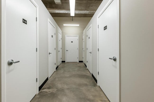 Building Photo - 250 W Spring St