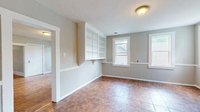 Primary Photo - 3347 Seymour Ave