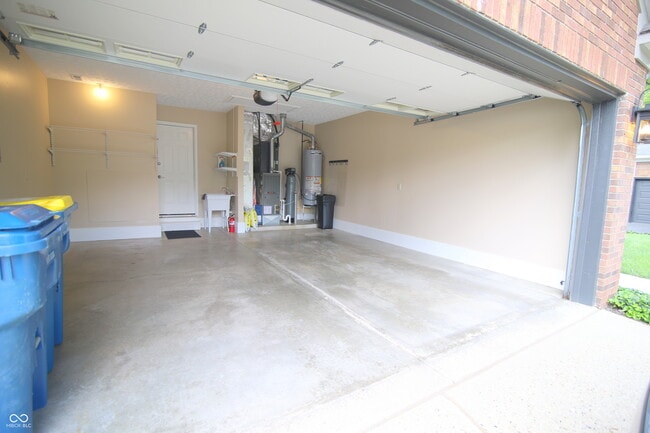 Building Photo - 730 High Dr