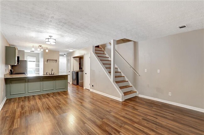 Building Photo - 1579 Springleaf Point SE