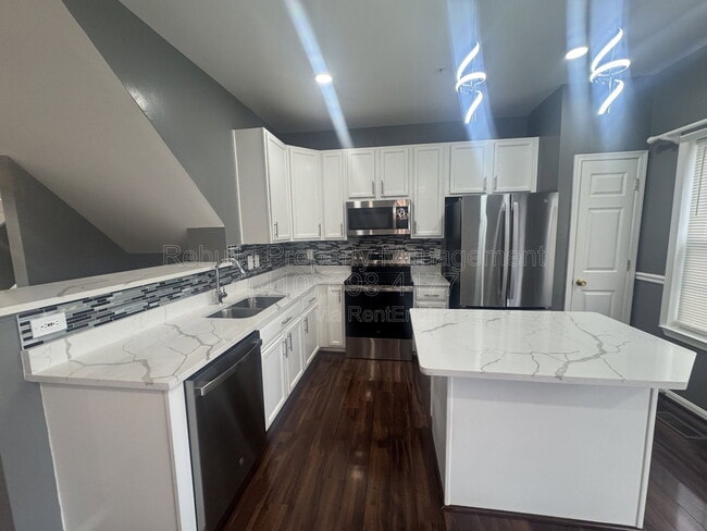 Building Photo - 54 Royalty Cir