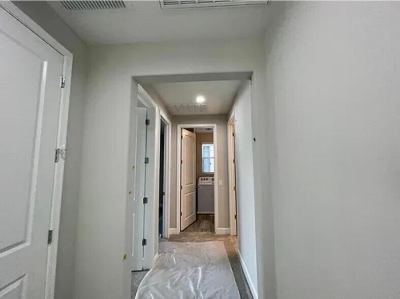 Building Photo - 628 W Derringer Way