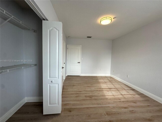 Building Photo - 17425 NW 75th Pl