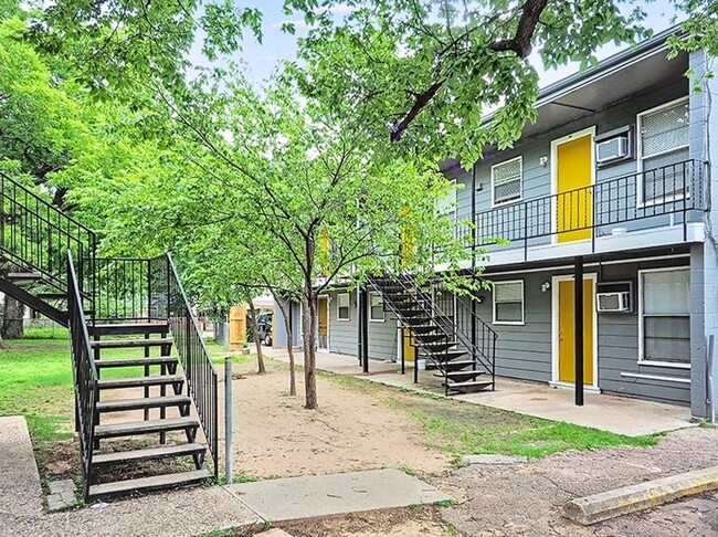 Building Photo - 903 Springdale Rd