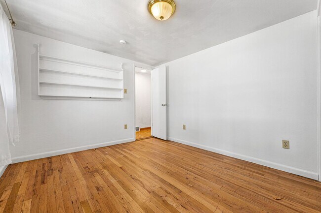 Building Photo - Old Town Lafayette Location! 4 bedrooms! Huge garage!