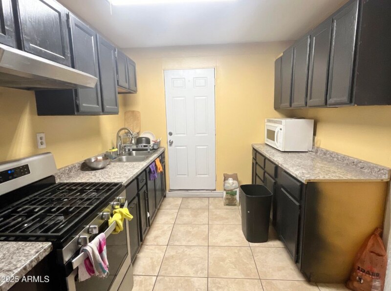 Building Photo - 2819 N 48th Ln