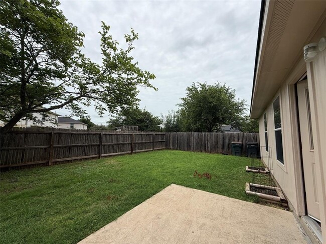 Building Photo - 316 Meadow Park Dr