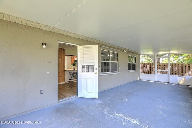 Building Photo - 243 Dickens Ave