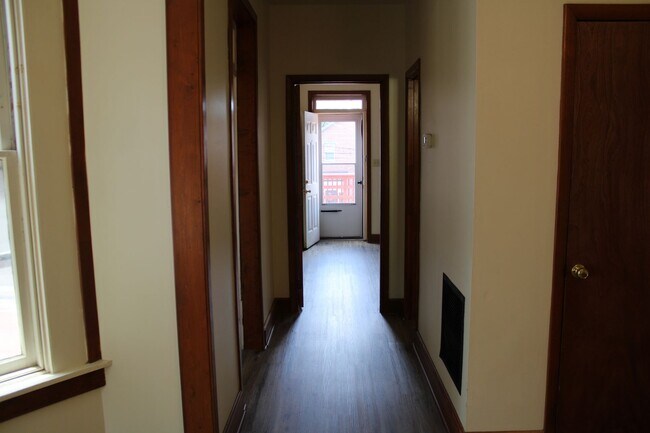 Building Photo - 1006 N 3rd St