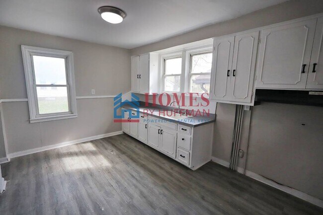 Building Photo - Two Bedroom House | Move In Ready!