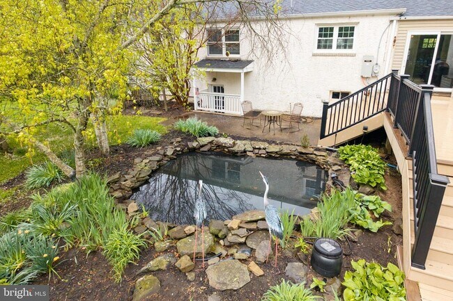 Building Photo - 70 Level Rd